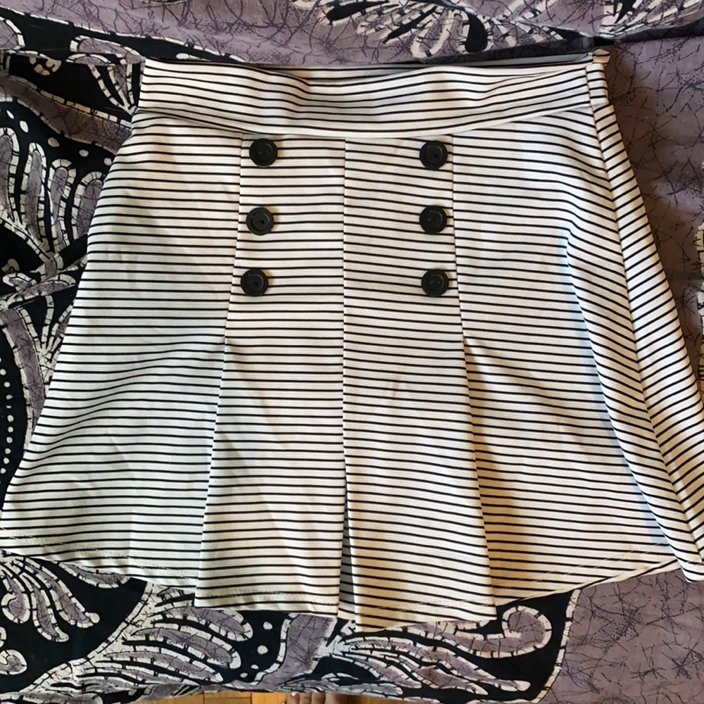 Small striped forever 21 mini skirt